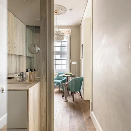 Apartment Plum Guide - Little Stalactite *